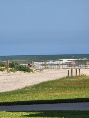 Beachview Beauty steps to the beach in West G Town